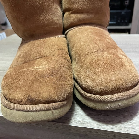 UGG Classic Short Boots - Picture 5 of 7